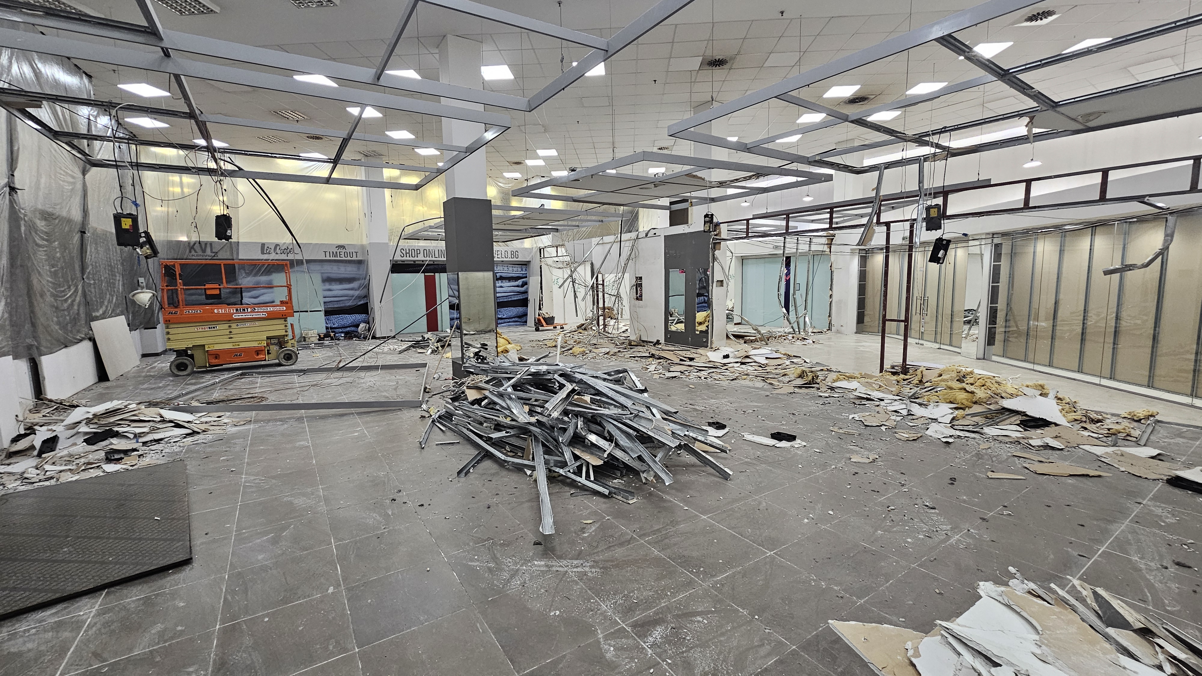 Douglas Sky City - Снимка 9