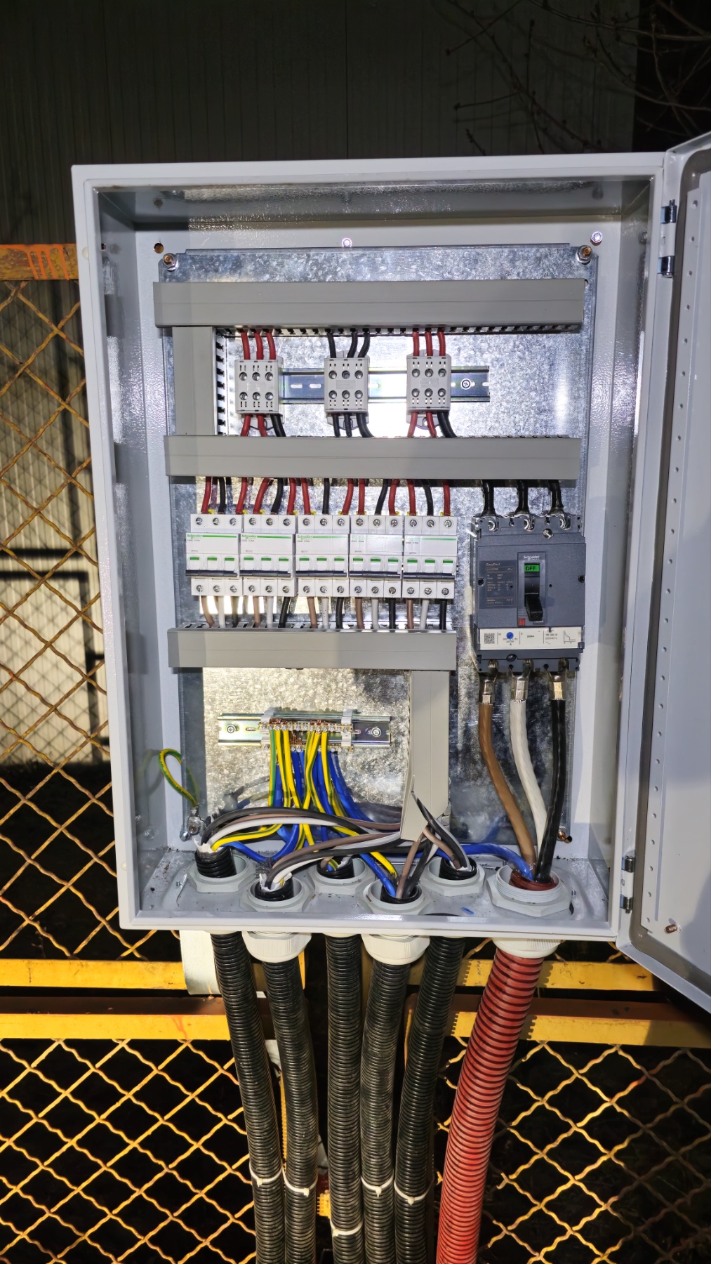 Зарядни станции за електромобили - Снимка 3